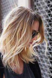 Check the rings in the photo for quote inspiration! Coiffure Cheveux Mi Longs Les Modeles De 2021 Doctissimo
