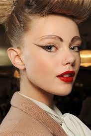 Contemporary Catwalk Take On Classic 1940 S Makeup Beauty 1940s Makeup Hair Makeup