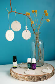 Diy Mes Suspensions En Argile Pour Diffuser Mes Huiles Essentielles Atelier Fete Unique Rangement Huiles Essentielles Diffuser Huile Essentielle Huiles Essentielles
