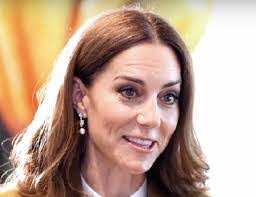 Clara Dove's Instagram, Twitter & Facebook