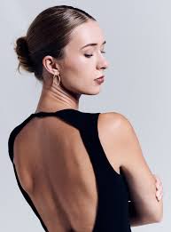 Ever chic, ever sharp Ariel Howard @i.am.arielhoward #lookmen