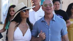 Jeff bezos and lauren sanchez made their first public appearance following the billionaire's divorce at the men's wimbledon finals. Jeff Bezos Lauren Sanchez Go Full Speed Ahead With Pda After 140 Billion Divorce
