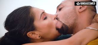 Baarish Ke Mausam Me Patni Lagaya Baazi Apne Buhde Patise Chudwane Ka Hindi  Audio r - 1080