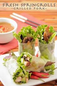 How To Roll Fresh Spring Roll Rice Paper White On Rice Couple Fresh Spring Rolls Pork Spring Rolls Spring Roll Recipe