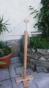 Rustungsstander Der Rustungsstander Ist Aus Einem Sehr Stabilen 60 X 60 Mm Vierkantholz Und Mit Einer 25mm Querstange Ve Rustung Wikinger Mobel Waffenhalter