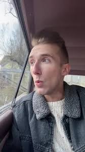 Hollis Bean's Instagram, Twitter & Facebook