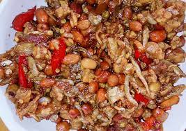 Sajian ayam goreng bumbu pedas manis yang gurih adalah hidangan utama yang enak. Resep Orek Tempe Teri Kacang Garing Yang Renyah