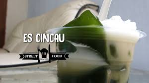 Cincau kerap disajikan dan dicampur dengan santan serta gula merah, sehingga membuat minuman ini begitu segar. Street Food Indonesia Es Cincau Youtube