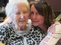 Carolyn Stevenson's Instagram, Twitter & Facebook