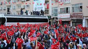 Jun 28, 2021 · fırlatma ağırlığı 3,5 ton olan türksat 5a'nın, sabit yörüngeye 31 derece doğu meridyeni yayın bandı içinde oturmasıyla türkiye'nin uzaydaki aktif haberleşme uydusu sayısı 4'e. Cumhurbaskani Erdogan In Sosyal Mesafe Siz Mitingi Tepki Cekti Son Dakika Haberleri