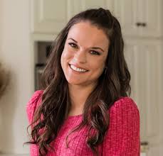 This easy Blackberry Cobbler recipe from The Pioneer Woman takes just 5  ingredients and 10 minutes to prepare. It's got a sweet, juicy filling and  a sugary golden crust! *Get the Recipe: