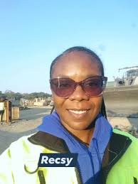 1 bedsheet 1 duvet cover 4 pillow cases 6 pcs set k250 Call or whatsapp me 