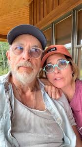 Watching The West Wing from soup to nuts. For the first time ever! Join us.  Share your better thoughts. Or not. @sheilakelleys @allisonbjanney  @thewestwingweekly @thegooddoctorabc