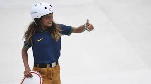 La brasileña rayssa leal, estrella de la patineta a sus 13 años, durante la ronda preliminar de la categoría street de los juegos olímpicos de tokio, donde resultó ganadora de la medalla de plata el. R45o9qek1n5fjm
