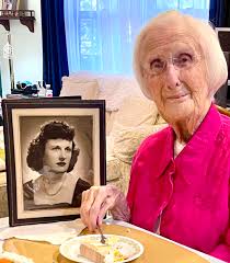 At 100, Evanston 'treasure' Jane Durfee lives life with attitude of  gratitude