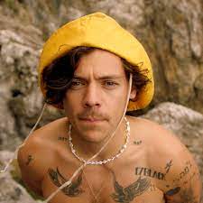 #harry pics #harry edward styles #harry #harry styles #one direction #harry styles 2020 #snapseed #vscofilter #vscocam. Harry Styles Mit Liebestanz Im Neuen Video Zu Golden Mopop De