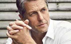 Twierdzi, że jest stary i brzydki, ale to właśnie Hugh Grant został mężem  Jamesa Bonda