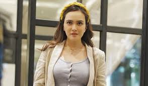 Nyimas shandy aulia or better known as shandy aulia (born in jakarta, indonesia on june 23, 1987) is an indonesian actress and model of mixed minahasan, palembang and minangkabau descent. Shandy Aulia Beber Ritual Tidurkan Anak Kamar Bayi Claire Justru Curi Perhatian