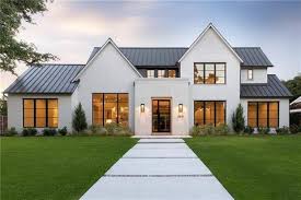 Modern farmhouse paint color 1: 30 Modern Exterior Paint Colors For Houses Stylendesigns 29 August 2021