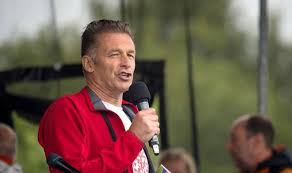 'he's so honest but it can be hurtful'. Chris Packham Girlfriend The Secret The Springwatch Host Kept From Partner Charlotte Celebrity News Showbiz Tv Express Co Uk