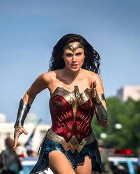 Pin By Pablojacaceres On Worlds Of Dc The Cinematic Universe In 2020 Gal Gadot Wonder Woman Justice League Wonder Woman Woman Movie