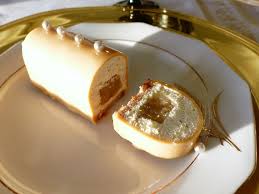 Mini Buches Mousse Vanille Insert Poire Biscuit Noisette Et Glacage Au Caramel Philandcocuisine Mousse Vanille Buche De Noel Poire Caramel Cuisine Et Boissons
