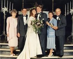 1992 Steve Irwin And His Wife Terri At Their Wedding Oldschoolcool Steve Irwin Irwin Family Terri Irwin