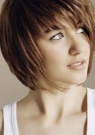 Si vous optez pour un carré, l'effet carré et dégradé brushingé, accorde une bonne touche de sensualité. Coupe De Cheveux Effile Court