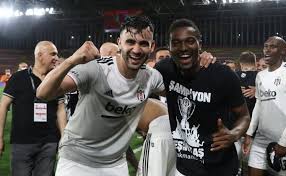 Geçen sezon süper lig'de şampiyon olarak turnuvaya doğrudan katılma hakkını elde eden beşiktaş'ın şampiyonlar ligi'ndeki rakipleri belli oldu. Besiktas I Sampiyonlar Ligi Nde Dev Rakipler Bekliyor