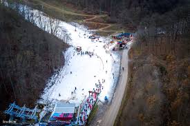 All information about the ski resort síaréna eplény, trail map, video, elevation info, ski slopes, ski lifts, ski pass prices, town/village at the ski resort: Index Sport Ilyen Lett Az Eplenyi Sipalya A Korlatozasok Utan