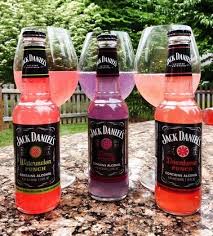 Jdcc southern citrus is a blend of grapefruit and citrus flavors, featuring light and crisp citrus aromas, complimented by soft hints of jack daniel's tennessee whiskey. Jack Daniels Country Cocktails Steph Kozak We Need To Try These Jack Daniels Country Cocktails Alcohol Aesthetic Drinks