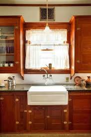 Love The Glass Front Cabinets Bungalow Kitchen Craftsman Kitchen Cabinets Mission Style Kitchens