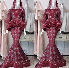 Salah satu rekaan mereka ialah songket peplum bertemakan warna maroon yang gelap. Tak Sabar Nak Kahwin Guna Baju Cinderella Kat Inderaloka
