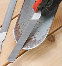 One blade is sharpened on the outside edge, and it cuts as it slides tightly across a thicker unsharpened blade. Bahco Garden Tools File Lee Valley Tools