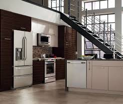 High Gloss Kitchen Advantages And Disadvantages Of A Shiny Kitchen Storiestrendin In 2020 Kitchen Cabinetry Design Beautiful Kitchen Cabinets Kitchen Craft Cabinets