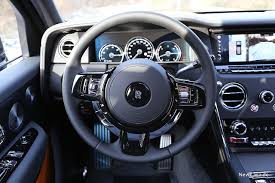 ∞ ein feines detail und das tüpfelchen auf dem i ist das unendlichkeitszeichen, das im gesamten innenraum zu sehen ist. Rolls Royce Cullinan Sanftmut Neu Definiert Newcarz De
