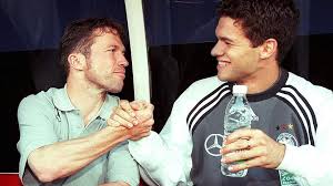 18 yaşındaki emilio ballack'ın bu sabah portekiz'in lizbon kentinin güneyinde yer alan troia'da yer alan evlerinin yakınında atv motosiklet kazası geçirdiği öğrenildi. Ballack Capitano Aus Dem Chemnitzer Kombinat