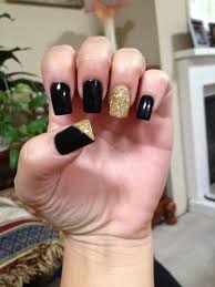 Utilizar esmaltes con glitter es una de las tendencias más los matices en metálicos como el dorado o el plateado, le dan un toque de elegancia muy apropiado a las manos. 200 Unas Esculturales Decorados Para Unas Cortas Manicura De Unas Unas Negras
