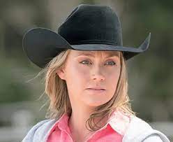 Apart from acting, she also helps out at a local veterinary clinic and spends time with her many animals on her farm ranch. Amber Marshall Amy Fleming From Heartland 15 Facts Faqs