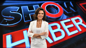 She is the daughter of dinç üner, who was the general manager of cnn türk for a period. Kanal D Den Ece Uner Aciklamasi