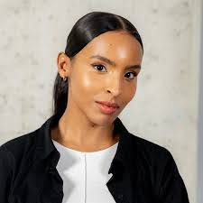 Ellie Rollo's Instagram, Twitter & Facebook