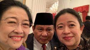 Ketua umum dpp pdi perjuangan (pdip) megawati soekarnoputri meradang, soal tudingan english/nat indonesia's chief opposition leader, megawati sukarnoputri, made a rare appearance. Mengapa Megawati Mencuri Perhatian Saat Hadiri Pelantikan Menteri Dan Wamen Jokowi Lihat Bajunya Tribunnews Com Mobile