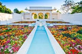 Char Bagh Indian Garden Hamilton Gardens In The Waikato Of New Zealand And Yes I Know India Is Not Midd Indian Garden Gardens Of The World Garden Photos