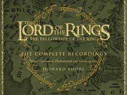 Mais après s'être incliné devant les 90 musiciens, 130 choristes et le chef d'orchestre ludwig la musique interprétée sur scène est tellement pleine d'énergie que cela change la perception du film ajoute le chef d'orchestre. La B O Du Seigneur Des Anneaux Sacree Meilleure B O De Tous Les Temps Tolkiendrim