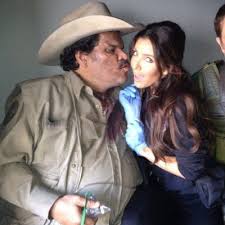 Son compteur fixé sur le guidon indique qu'il a passé, en moyenne par semaine, 500 kilomètres. Who Is Luis Guzman Dating Luis Guzman Girlfriend Wife