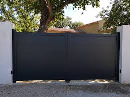 De plus il ne nécessite plus d'entretien de leur couleur est garantie dans le temps. Portail Battant En Aluminium Gris Anthracite Sur Mesure Dans Le 84 Aptalu
