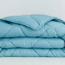 Découvrez nos couettes 240x260 pour lit 160x200 en pur duvet et plume naturels prestige. Couette Couleur Chaude Francoise Saget