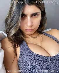 Mia khalifa cleavage