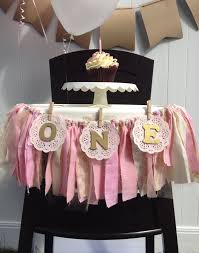 My little luna baby just turned one and i wanted to make her a high chair tutu for her birthday! Shabby Chic Highchair Tutu Highchair Tutu Highchair Skirt First Bir Primer Cumpleanos De Nina Fiestas De Primer Cumpleanos Decoracion Fiesta De Minnie