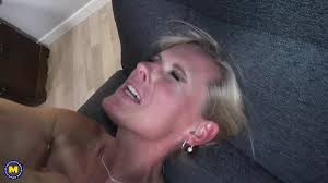 Hardcore-rammen von erstaunlicher blonder reifer